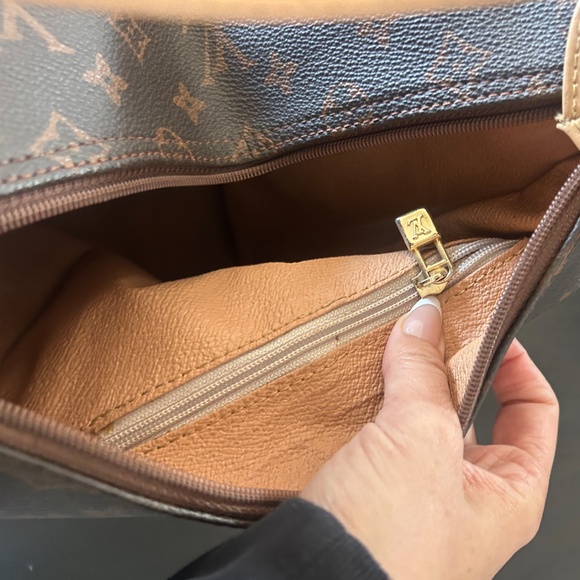 LOUIS VUITTON MONOGRAM CANVAS WOMEN'S BACKPACK/BAG, ZIPPER HANDLE. - Picture 15 of 16